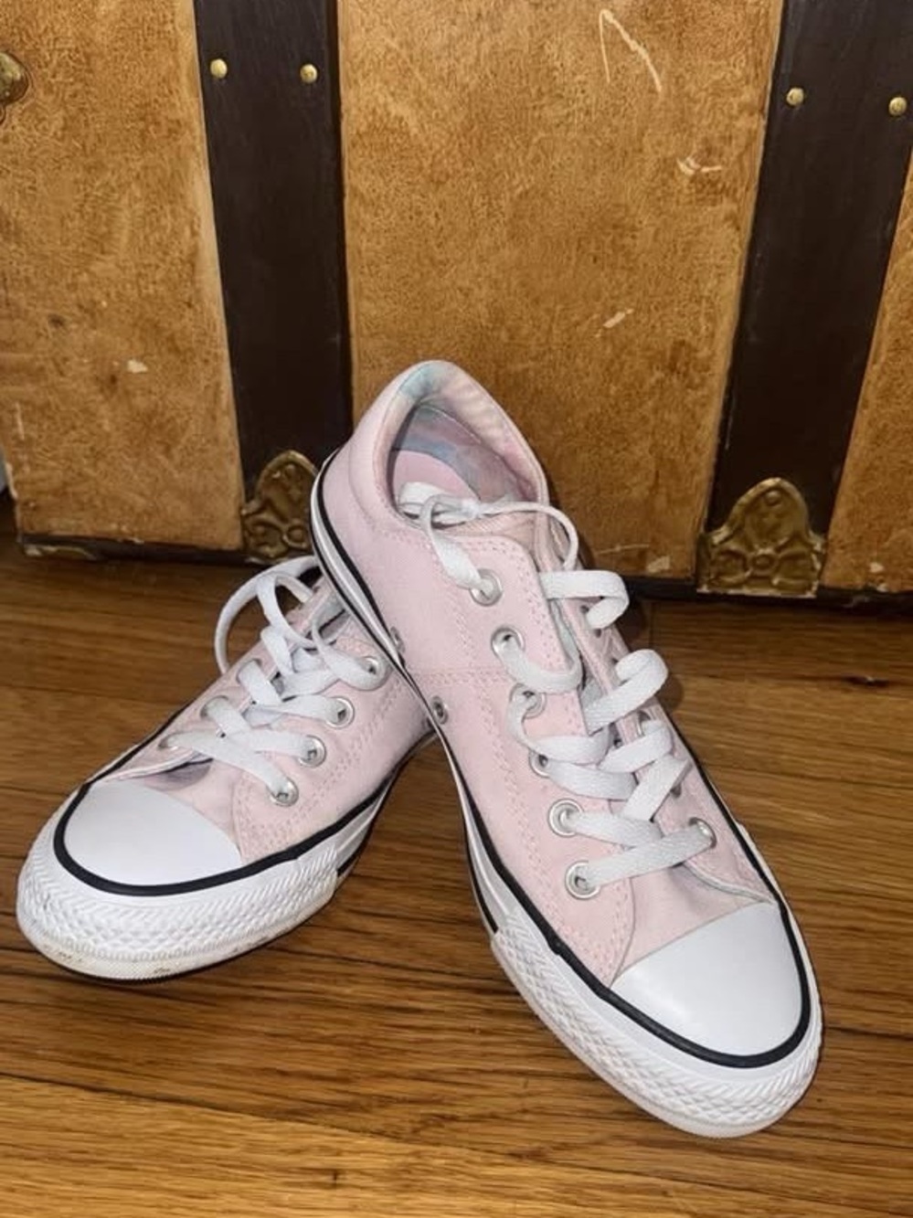 Converse Low Top Sneakers in Light Purple Pink and White